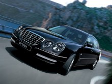 KIA Opirus: Три четверти спереди в движении по шоссе