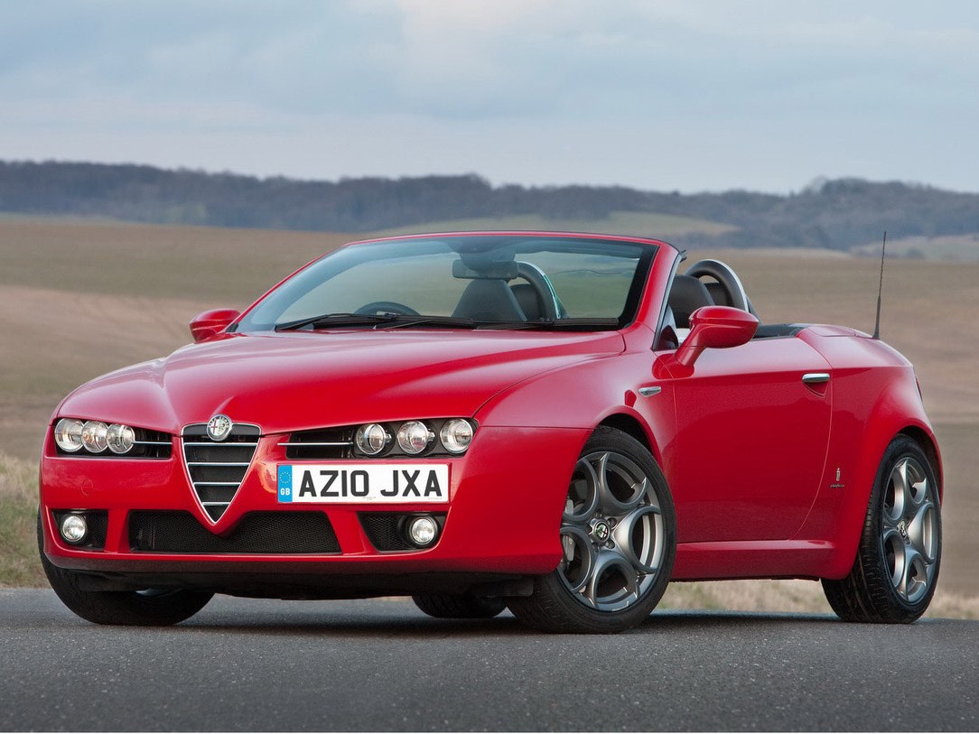 Alfa Romeo Spider (I поколение, 2005 - 2012 г.в.): вид спереди сбоку