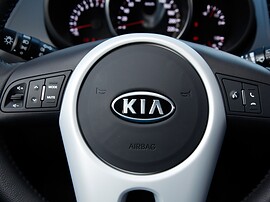 KIA Soul 1.6 MT Classic: Крупный план руля