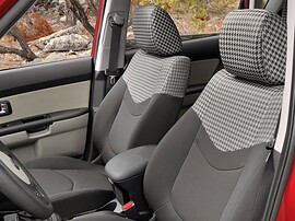 KIA Soul 1.6 MT Classic: Передние сиденья с узором