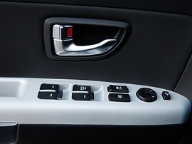 KIA Soul 1.6 MT Classic: Панель двери с кнопками