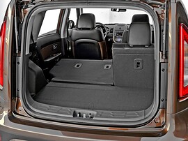 KIA Soul 1.6 MT Classic: Багажник с одной сложенной секцией