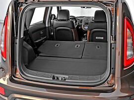 KIA Soul 1.6 MT Classic: Багажник с полностью сложенным задним рядом