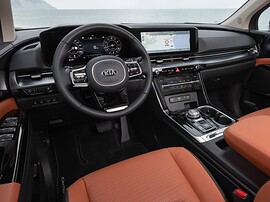 KIA Carnival 2.2 CRDi AT Luxe: Салон с передних сидений