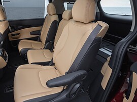 KIA Carnival 2.2 CRDi AT Luxe: Второй ряд сидений