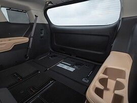 KIA Carnival 2.2 CRDi AT Luxe: Багажник с полностью сложенными сиденьями