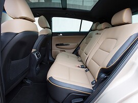 KIA Sportage 2.0 AT Prestige: Задний диван
