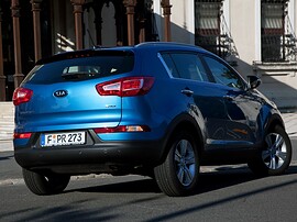KIA Sportage (III поколение, 2010 - 2014 г.в.): Три четверти сзади на улице