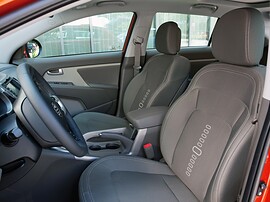 KIA Sportage (III поколение, 2010 - 2014 г.в.): Передние сиденья с открытой дверью