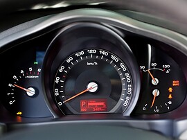 KIA Sportage (III поколение, 2010 - 2014 г.в.): Крупный план приборной панели