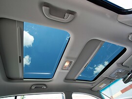 KIA Sportage (III поколение, 2010 - 2014 г.в.): Панорамная крыша из салона