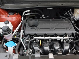 KIA Sportage (III поколение, 2010 - 2014 г.в.): Моторный отсек