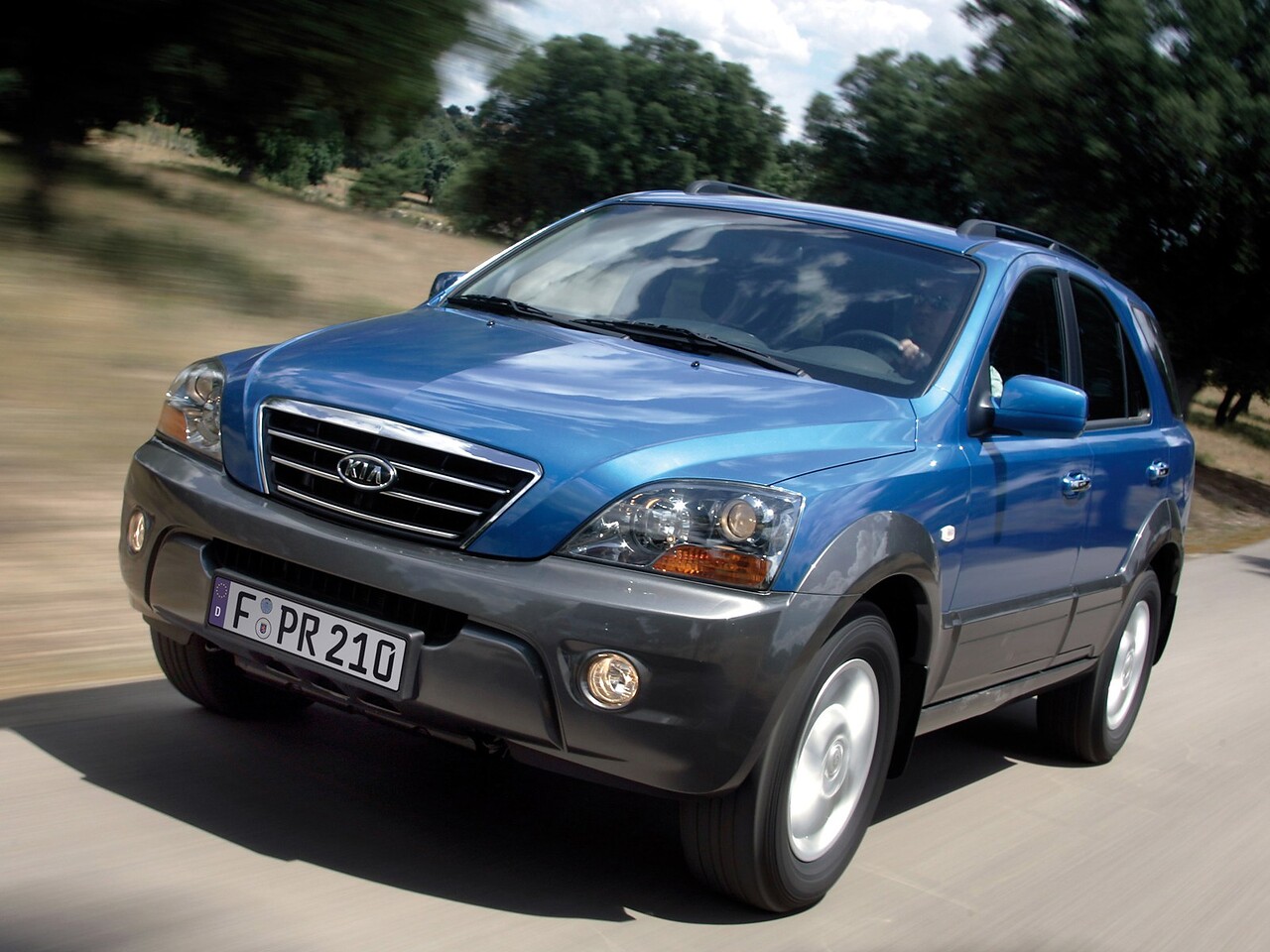 KIA Sorento (I поколение, рестайлинг, 2006 - 2010 г.в.): Три четверти спереди на дороге
