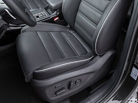 KIA Sorento Prime 2.2 CRDi 4x4 AT GT Line: Крупный план переднего сиденья с регулировками