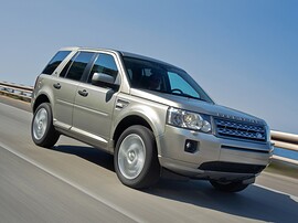 Land Rover Freelander 2 (II поколение рестайлинг, 2010 - 2012 г.в.): Низкий ракурс в профиль в движении