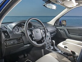 Land Rover Freelander 2 (II поколение рестайлинг, 2010 - 2012 г.в.): Салон с места водителя, вид через лобовое стекло