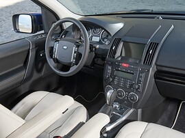 Land Rover Freelander 2 (II поколение рестайлинг, 2010 - 2012 г.в.): Центральная консоль и рычаг переключения передач