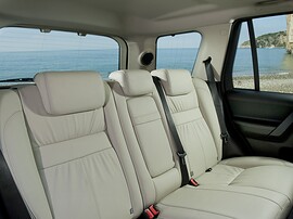 Land Rover Freelander 2 (II поколение рестайлинг, 2010 - 2012 г.в.): Задний ряд сидений, светлая кожаная обивка