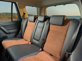 Land Rover Freelander 2 (II поколение рестайлинг, 2010 - 2012 г.в.): Задний ряд, двухцветная обивка