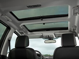 Land Rover Freelander 2 (II поколение рестайлинг, 2010 - 2012 г.в.): Панорамная крыша изнутри