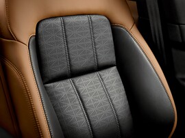 Land Rover Range Rover Sport 3.0 S/C (360 л.с.) AT HSE Dynamic: Крупный план обивки сиденья
