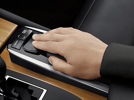 Lexus GS (IV поколение, 2012 - 2015 г.в.): Пульт управления на центральной консоли