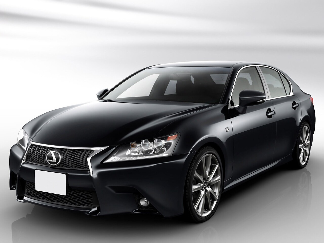 Lexus GS (IV поколение, 2012 - 2015 г.в.): Вид спереди сбоку в студии, чёрный кузов