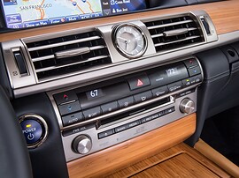 Lexus LS 4.6 AT 460L (Exclusive 5): Центральная панель с часами
