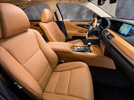 Lexus LS 4.6 AT 460L (Exclusive 5): Переднее пассажирское кресло, бежевая кожа