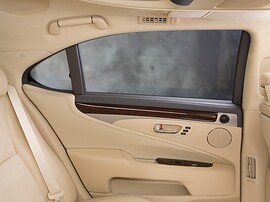 Lexus LS 4.6 AT 460L (Exclusive 5): Задняя дверь с шторкой