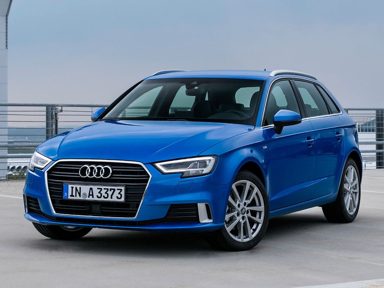 Audi A3 хэтчбек 5-дв. (8V рестайлинг, 2016 - 2020 г.в.): вид спереди сбоку