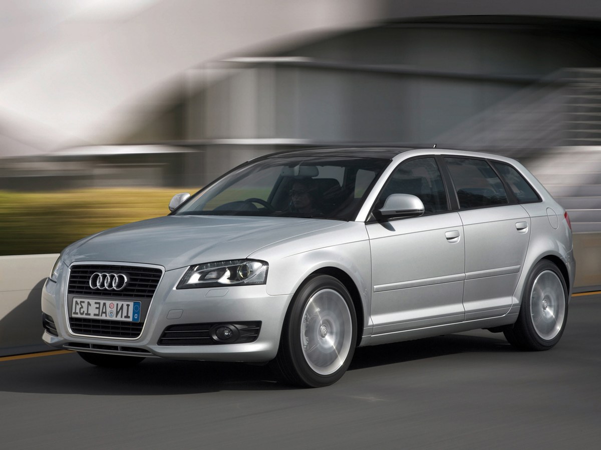 Audi A3 Хэтчбек (8P 2-й рестайлинг, 2004 - 2013 г.в.): вид спереди сбоку