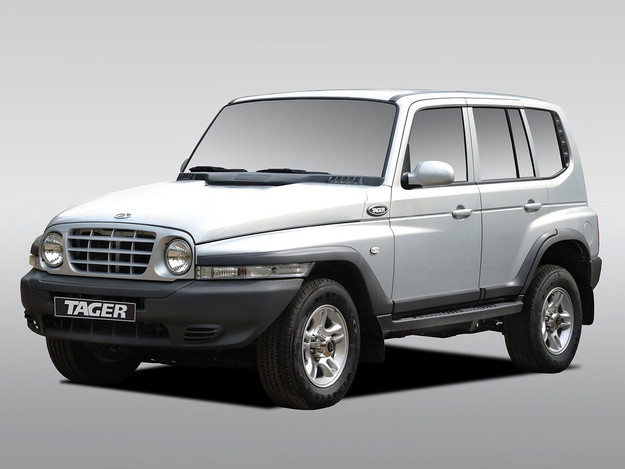 ТагАЗ Tager 5-дв. 2.3 MT DLX (MT8): вид спереди сбоку