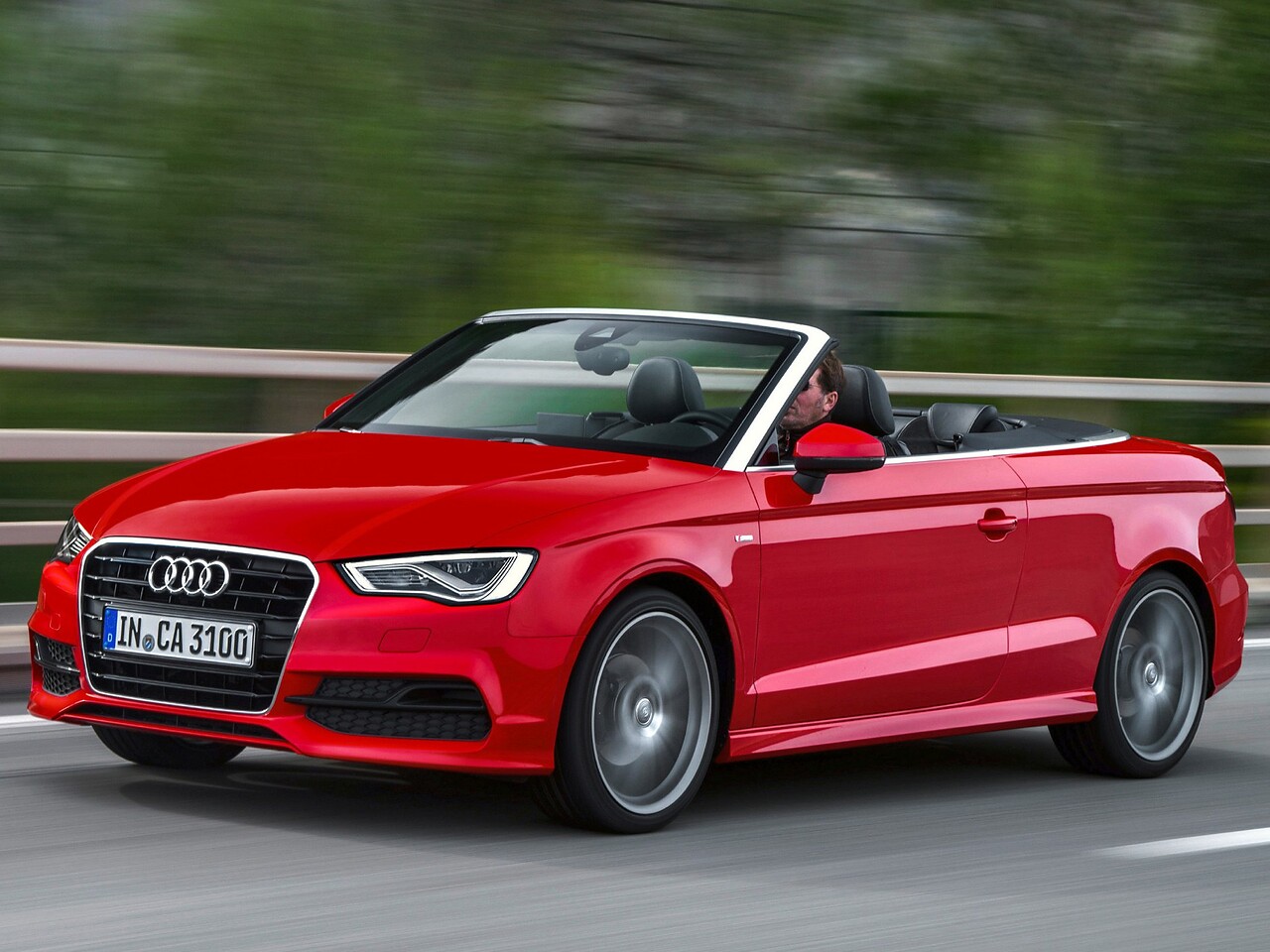 Audi A3 кабриолет (8V, 2014 - 2016 г.в.): вид спереди сбоку в движении