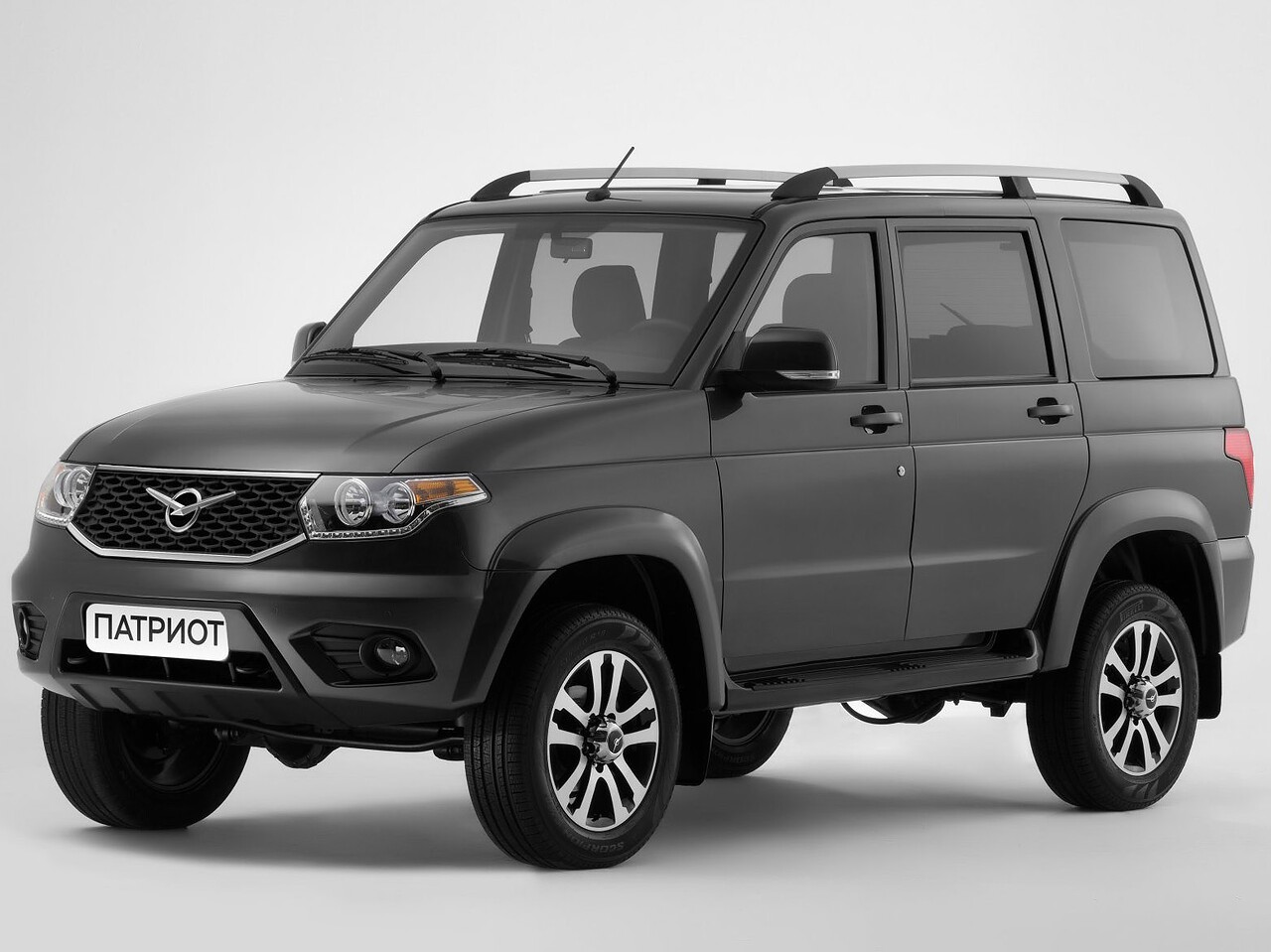 УАЗ Patriot 2.7 4x4 MT Максимум: вид спереди сбоку