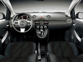 Mazda 2 1.3 MT Direct: салон
