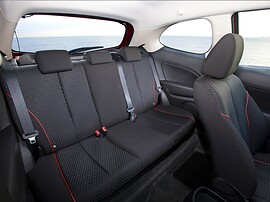 Mazda 2 1.3 MT Direct: заднее сиденье