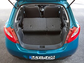 Mazda 2 1.3 MT Direct: багажник, сложены сиденья