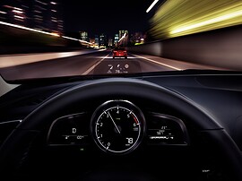 Mazda 3 седан (III поколение рестайлинг, 2016 - 2019 г.в.): приборная панель ночью