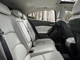 Mazda 3 хэтчбек 5-дв. (III поколение рестайлинг, 2016 - 2019 г.в.): заднее сиденье