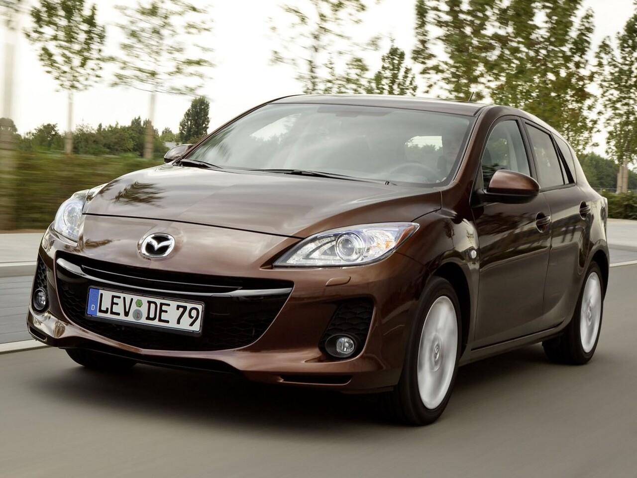 Mazda 3 хэтчбек 5-дв. 1.6 AT Direct Plus: вид спереди сбоку