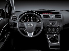 Mazda 5 (III поколение, 2010 - 2015 г.в.): руль и приборная панель
