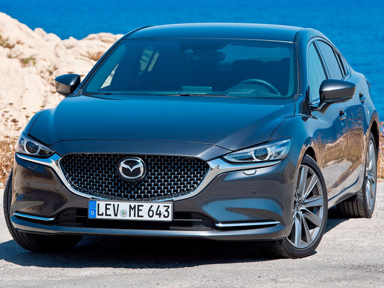 Mazda 6 2.5 AT Noir: вид спереди сбоку