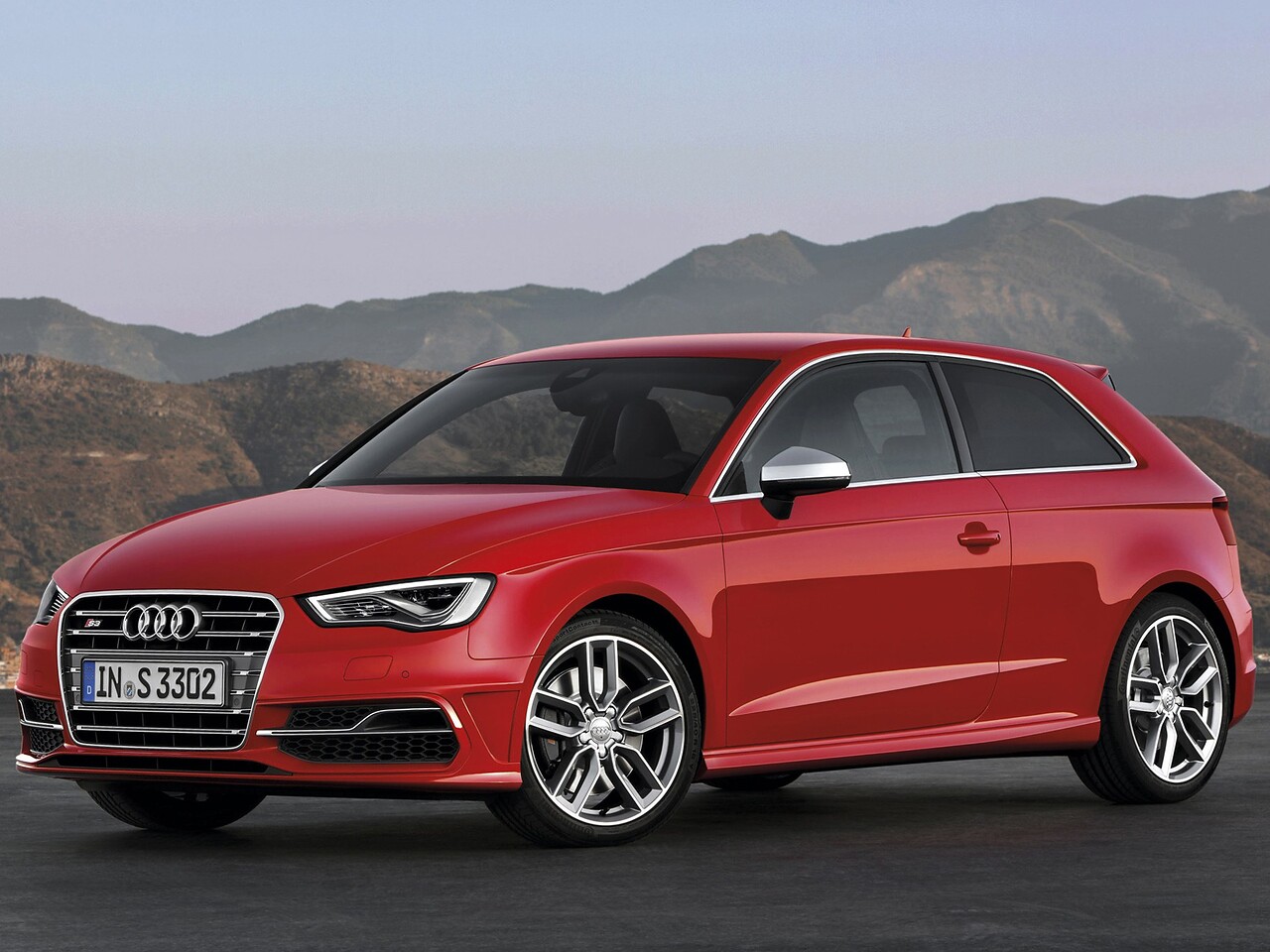 Audi S3 хэтчбек 3-дв. 2.0 TFSI quattro AT: вид спереди сбоку