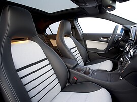 Mercedes-Benz A-Класс 5-дв. 2.1 CDI AT A200 (Особая серия): Передние сиденья с чёрно-белой отделкой