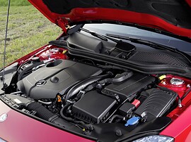 Mercedes-Benz A-Класс 5-дв. 2.1 CDI AT A200 (Особая серия): Моторный отсек с открытым капотом