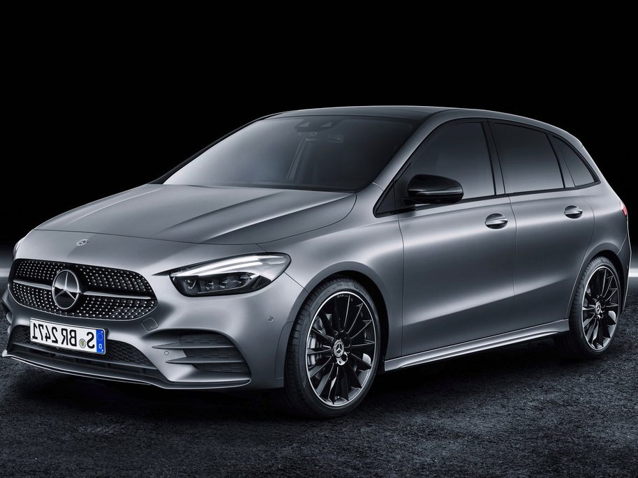 Mercedes-Benz B-Класс 1.3 AT Progressive (B 200): Серебристый минивэн в студии, вид спереди сбоку