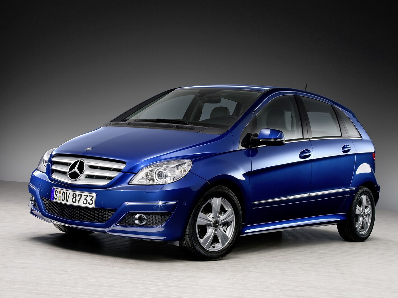 Mercedes-Benz B-Класс (W245, 2005 - 2012 г.в.): Синий минивэн, вид спереди сбоку