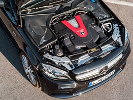 Mercedes-Benz C-Класс седан 3.0 4MATIC AT Особая Серия (AMG C 43): Моторный отсек с открытым капотом