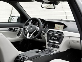 Mercedes-Benz C-Класс универсал (S204 рестайлинг, 2011 - 2014 г.в.): Салон с бежевыми сиденьями, вид спереди